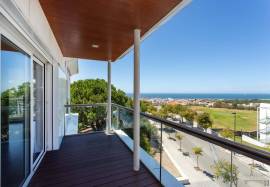 Bright 4-Bedroom Apartment with Ocean View in Costa da Caparica