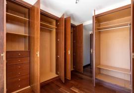 Bright 4-Bedroom Apartment with Ocean View in Costa da Caparica Bright 4-Bedroom Apartment with Ocean View in Costa da Caparica