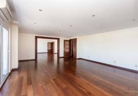 Bright 4-Bedroom Apartment with Ocean View in Costa da Caparica Bright 4-Bedroom Apartment with Ocean View in Costa da Caparica