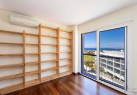 Bright 4-Bedroom Apartment with Ocean View in Costa da Caparica Bright 4-Bedroom Apartment with Ocean View in Costa da Caparica