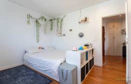 Beautiful bright apartment facing the Arroios market – 141 m² – 3 bedrooms plus a suite. Beautiful bright apartment facing the Arroios market – 141 m² – 3 bedrooms plus a suite.