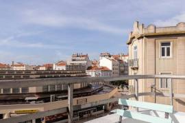 Beautiful bright apartment facing the Arroios market – 141 m² – 3 bedrooms plus a suite. Beautiful bright apartment facing the Arroios market – 141 m² – 3 bedrooms plus a suite.