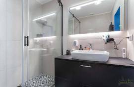 Beautiful bright apartment facing the Arroios market – 141 m² – 3 bedrooms plus a suite. Beautiful bright apartment facing the Arroios market – 141 m² – 3 bedrooms plus a suite.