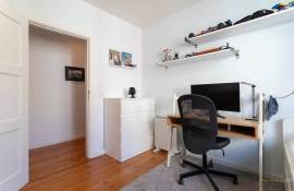 Beautiful bright apartment facing the Arroios market – 141 m² – 3 bedrooms plus a suite. Beautiful bright apartment facing the Arroios market – 141 m² – 3 bedrooms plus a suite.