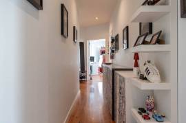 Beautiful bright apartment facing the Arroios market – 141 m² – 3 bedrooms plus a suite. Beautiful bright apartment facing the Arroios market – 141 m² – 3 bedrooms plus a suite.