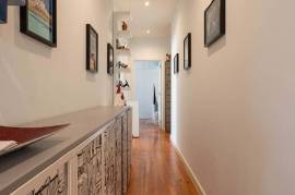 Beautiful bright apartment facing the Arroios market – 141 m² – 3 bedrooms plus a suite. Beautiful bright apartment facing the Arroios market – 141 m² – 3 bedrooms plus a suite.