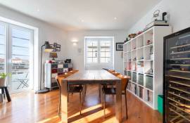 Beautiful bright apartment facing the Arroios market – 141 m² – 3 bedrooms plus a suite. Beautiful bright apartment facing the Arroios market – 141 m² – 3 bedrooms plus a suite.