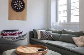 Beautiful bright apartment facing the Arroios market – 141 m² – 3 bedrooms plus a suite. Beautiful bright apartment facing the Arroios market – 141 m² – 3 bedrooms plus a suite.