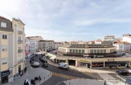 Beautiful bright apartment facing the Arroios market – 141 m² – 3 bedrooms plus a suite. Beautiful bright apartment facing the Arroios market – 141 m² – 3 bedrooms plus a suite.