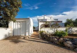Private and modular house, in the heart of nature in Moncarapacho