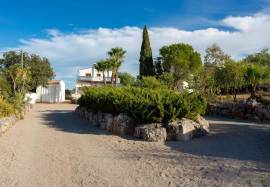 Private and modular house, in the heart of nature in Moncarapacho