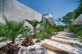 A Palatial Paradise in Quinta Do Lago