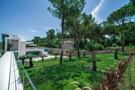 A Palatial Paradise in Quinta Do Lago