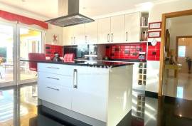Elegant 4-Bedroom Villa Near Vila Nova de Cacela with Pool and Garage