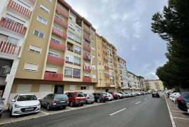 T2 in Venteira, 50 meters from Elias Garcia