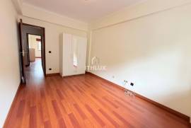 T2 in Venteira, 50 meters from Elias Garcia