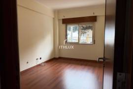 T2 in Venteira, 50 meters from Elias Garcia