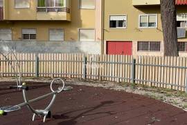 T2 in Venteira, 50 meters from Elias Garcia