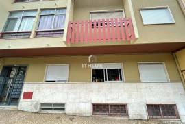 T2 in Venteira, 50 meters from Elias Garcia