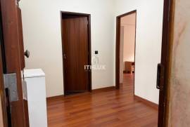 T2 in Venteira, 50 meters from Elias Garcia