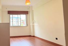 T2 in Venteira, 50 meters from Elias Garcia