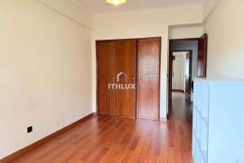 T2 in Venteira, 50 meters from Elias Garcia