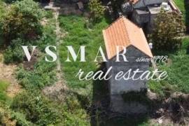 Charming and Versatile Property in Calheta