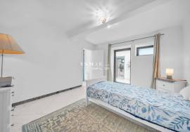 Serene Retreat: Greek-style Home in Madalena do Mar