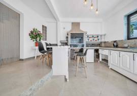 Serene Retreat: Greek-style Home in Madalena do Mar