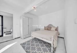 Serene Retreat: Greek-style Home in Madalena do Mar