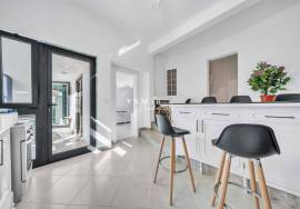 Serene Retreat: Greek-style Home in Madalena do Mar