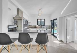 Serene Retreat: Greek-style Home in Madalena do Mar