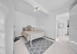 Serene Retreat: Greek-style Home in Madalena do Mar