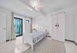 Serene Retreat: Greek-style Home in Madalena do Mar