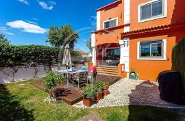 Elegant 3 Bed Villa with Garden, Roof Terrace & Resort Style Pools