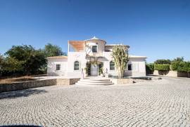 Elegant 5-Bedroom Villa with Pool & Coastal Views in Boliqueime
