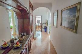 Elegant 5-Bedroom Villa with Pool & Coastal Views in Boliqueime