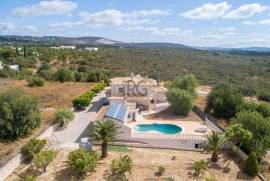 Elegant 5-Bedroom Villa with Pool & Coastal Views in Boliqueime