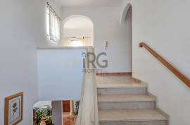 Elegant 5-Bedroom Villa with Pool & Coastal Views in Boliqueime