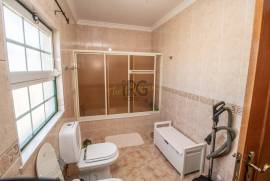 Elegant 5-Bedroom Villa with Pool & Coastal Views in Boliqueime