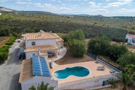 Elegant 5-Bedroom Villa with Pool & Coastal Views in Boliqueime