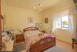 Elegant 5-Bedroom Villa with Pool & Coastal Views in Boliqueime