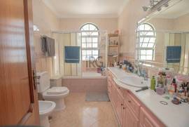 Elegant 5-Bedroom Villa with Pool & Coastal Views in Boliqueime