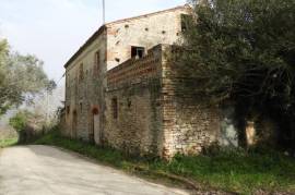 Excellent 3 Bed Farmhouse for Renovation for Sale In Campofilone Fermo Marche