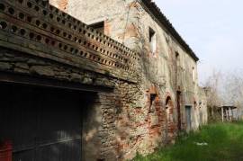 Excellent 3 Bed Farmhouse for Renovation for Sale In Campofilone Fermo Marche