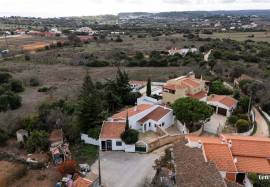 3 Bedroom Villa for refurbishment plus modernized Annex with income.