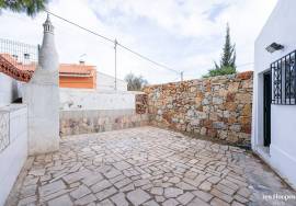 3 Bedroom Villa for refurbishment plus modernized Annex with income.