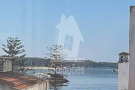 2 bedroom apartment in the center of Portimão for rent per year