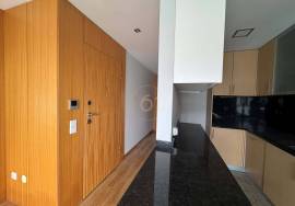 3 bedroom apartment in Rua de Monsanto for rent with terrace and balcony