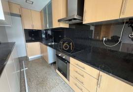 3 bedroom apartment in Rua de Monsanto for rent with terrace and balcony